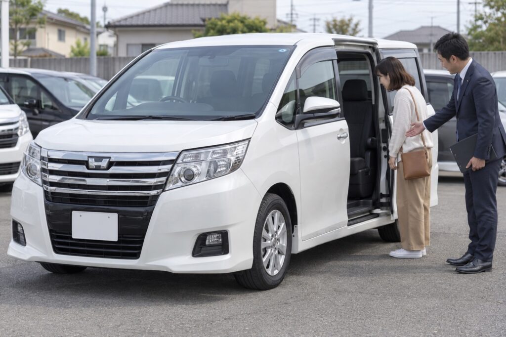 ノアの中古車で送迎は楽になるを確認する車選びのイメージ